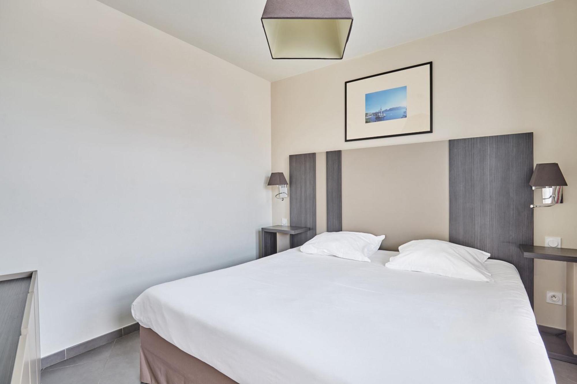 One-Bedroom Apartment (4 Adults)