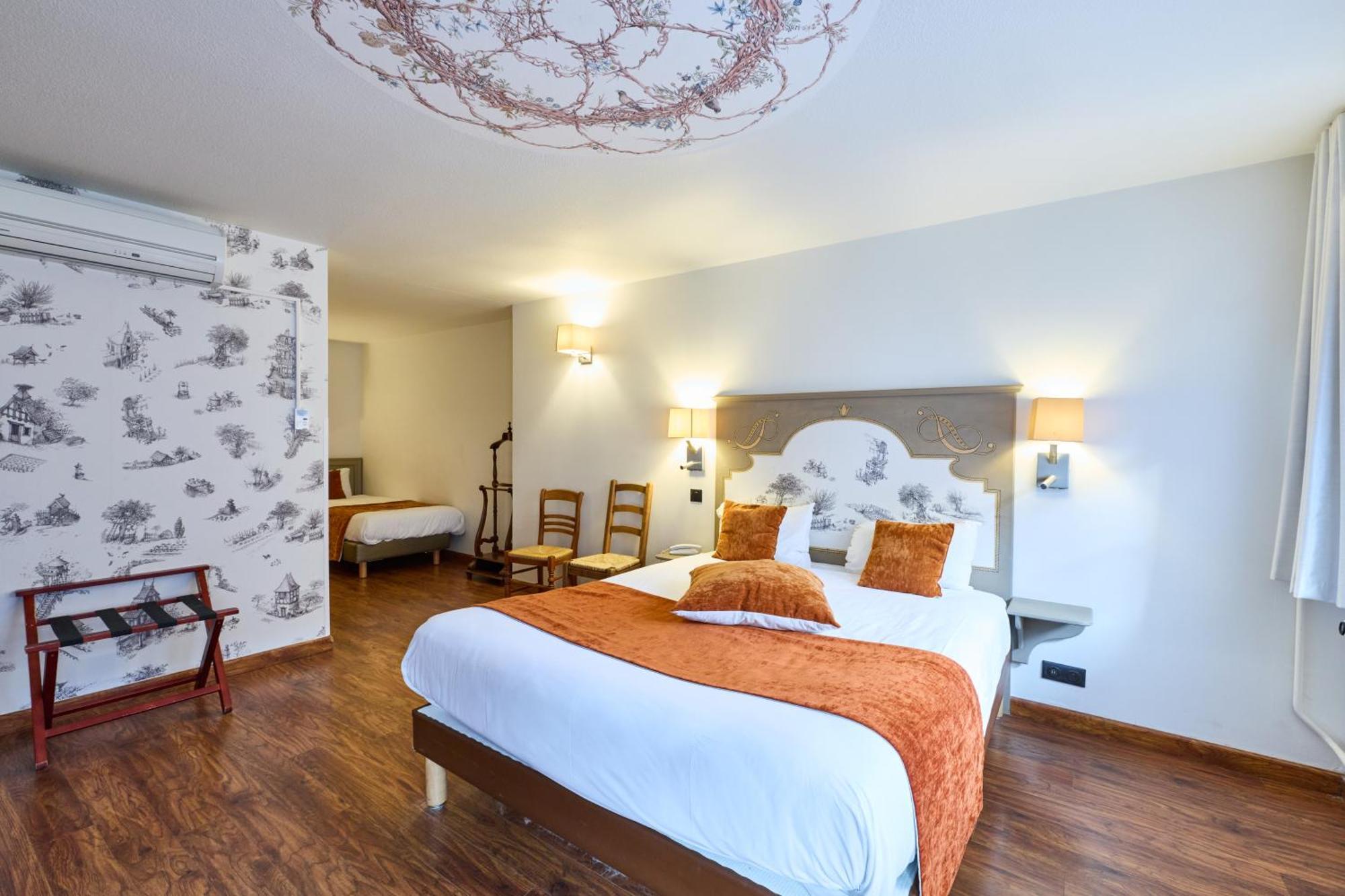 Triple Room (1 Double Bed + 1 Single Bed)