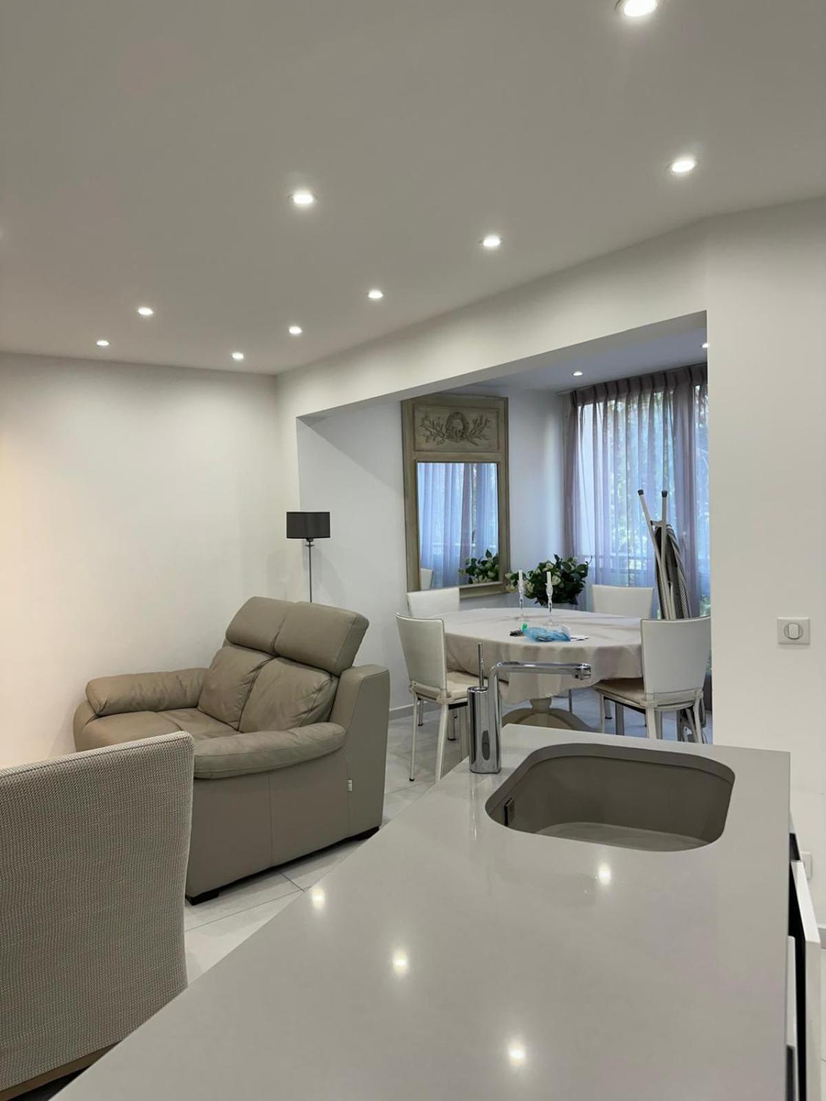 Raphael Apartment - Located 100 meters from the hotel