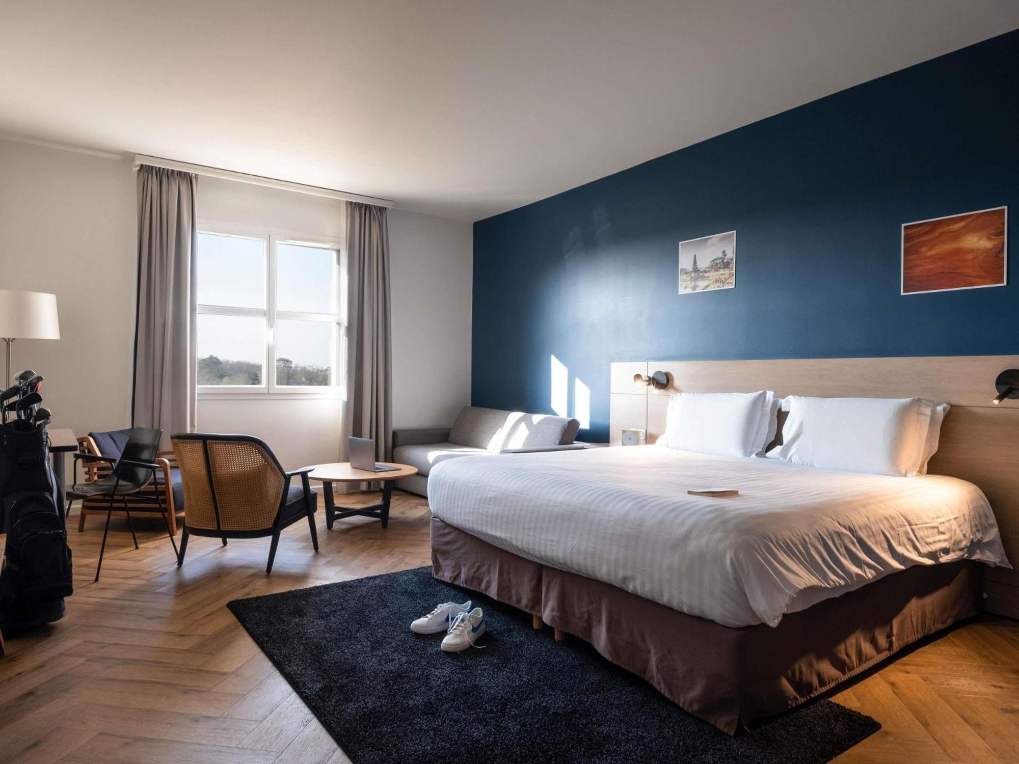 Privilege Zimmer Golf & Sofa