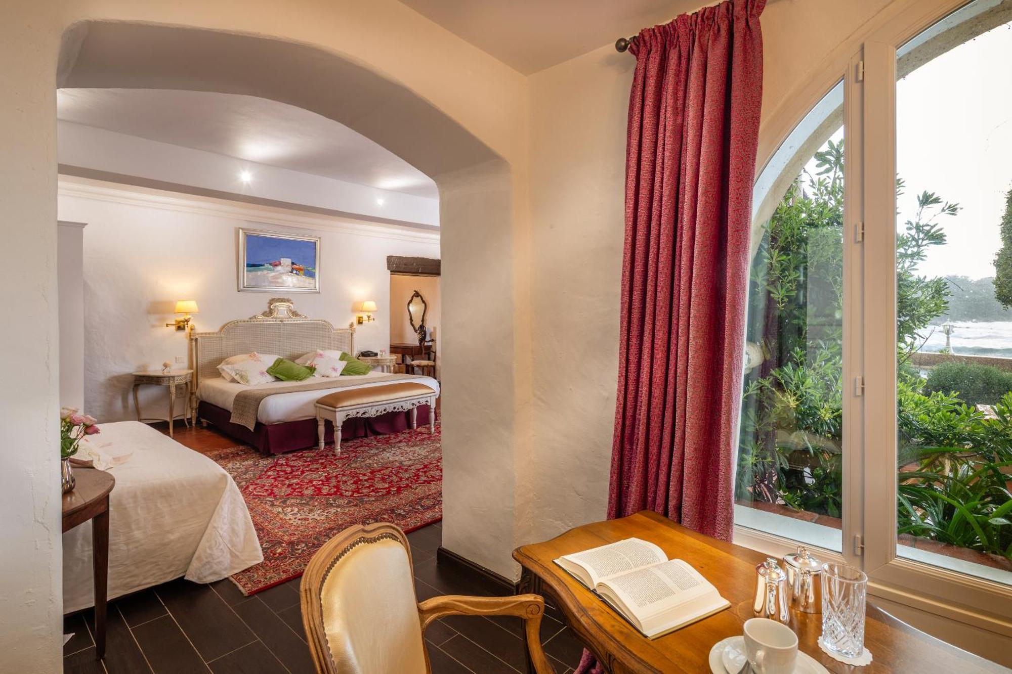 Junior Suite with Sea and Garden View and Private Terrace