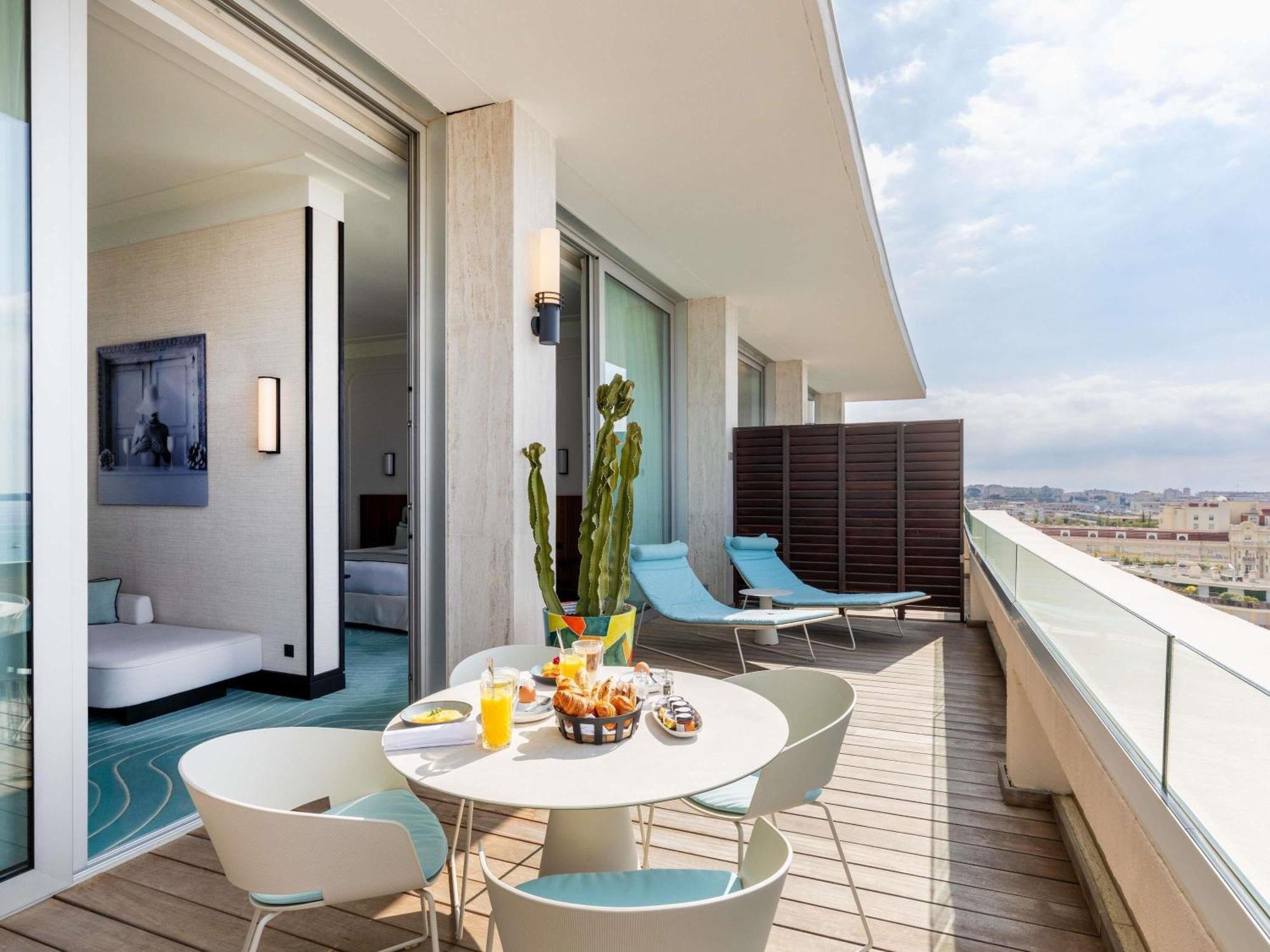 Signature Suite with Terrace and Sea View