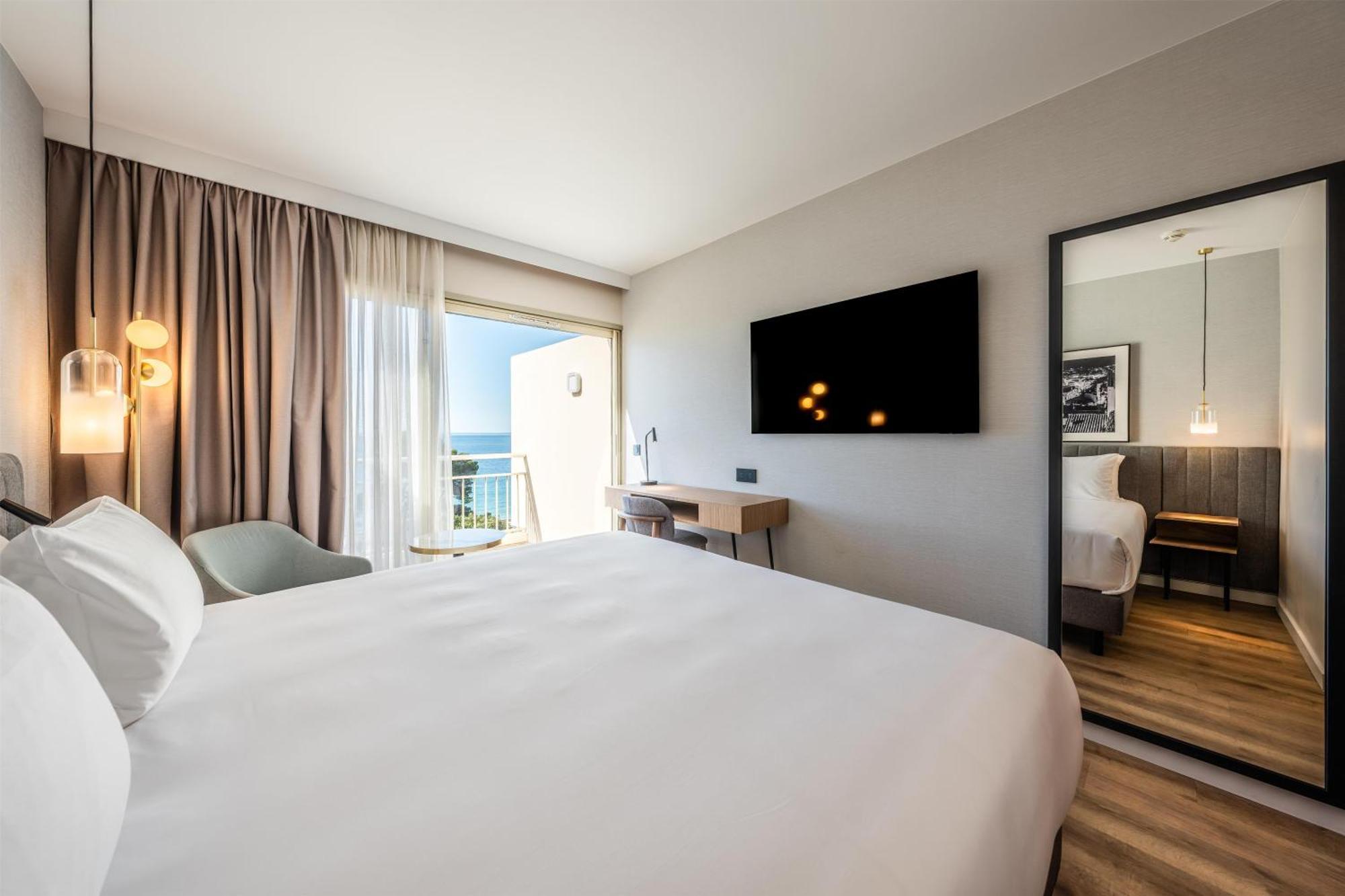 Premium Room with Sea View and Balcony