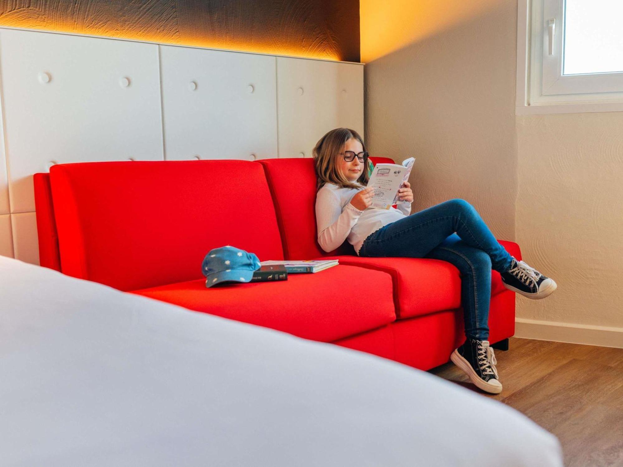 Familienzimmer mit 1 Doppelbett und Sofabett