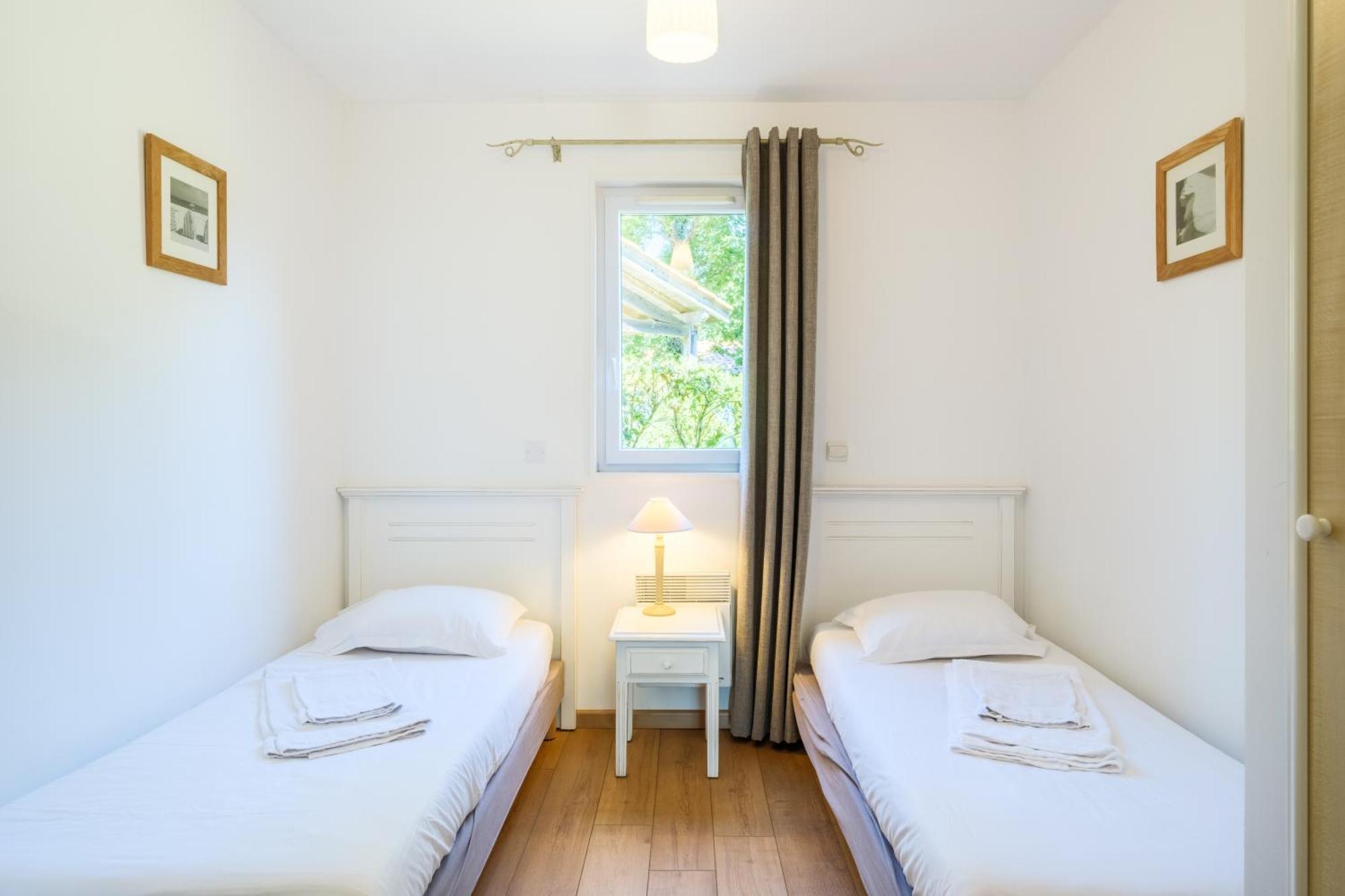 Privilege Three-Bedroom Cottage with Terrace (6 People) - Lake Side
