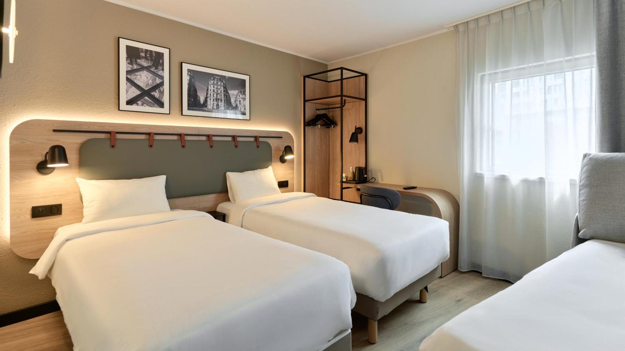 Standard Queen Room with One Queen Bed and Sofa Bed