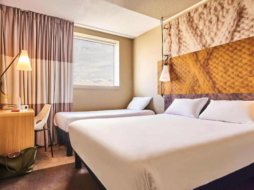 Standard Zimmer mit 1 Doppelbett und 1 Einzelbett