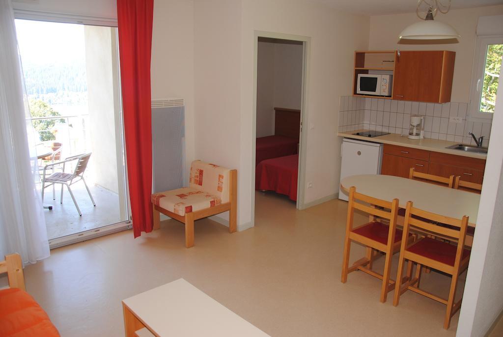 One-Bedroom Apartment (4 Adults)