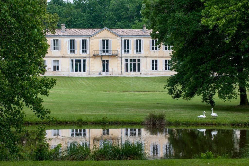 Double Room Chartreuse du Thil, located 0.9 mile from Les Sources de Caudalie