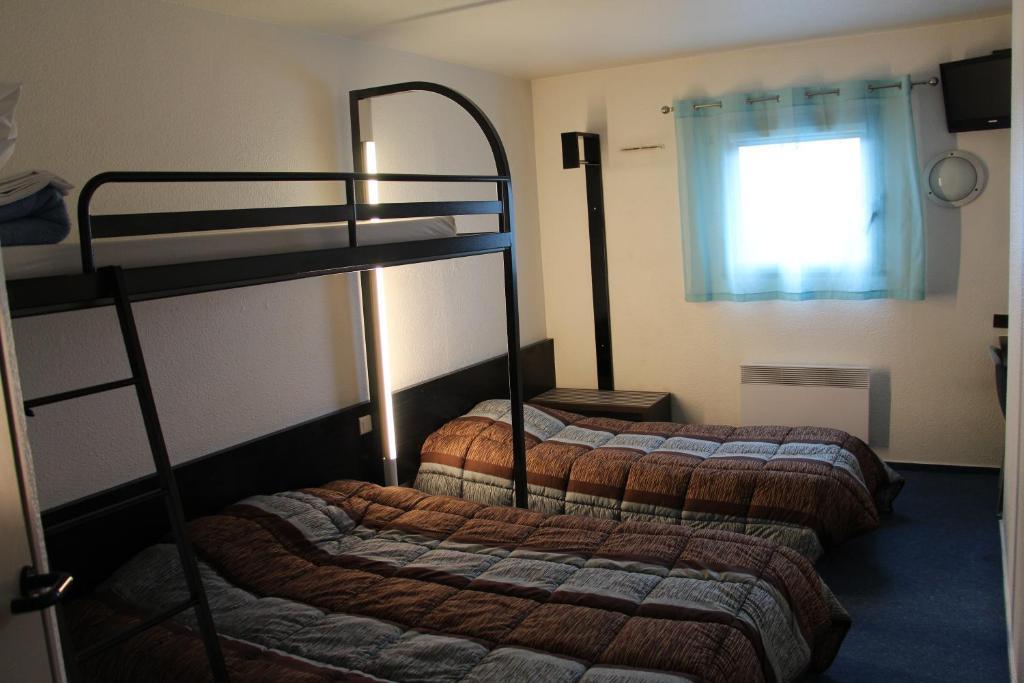 Family Room (2 Adults + 2 Children)