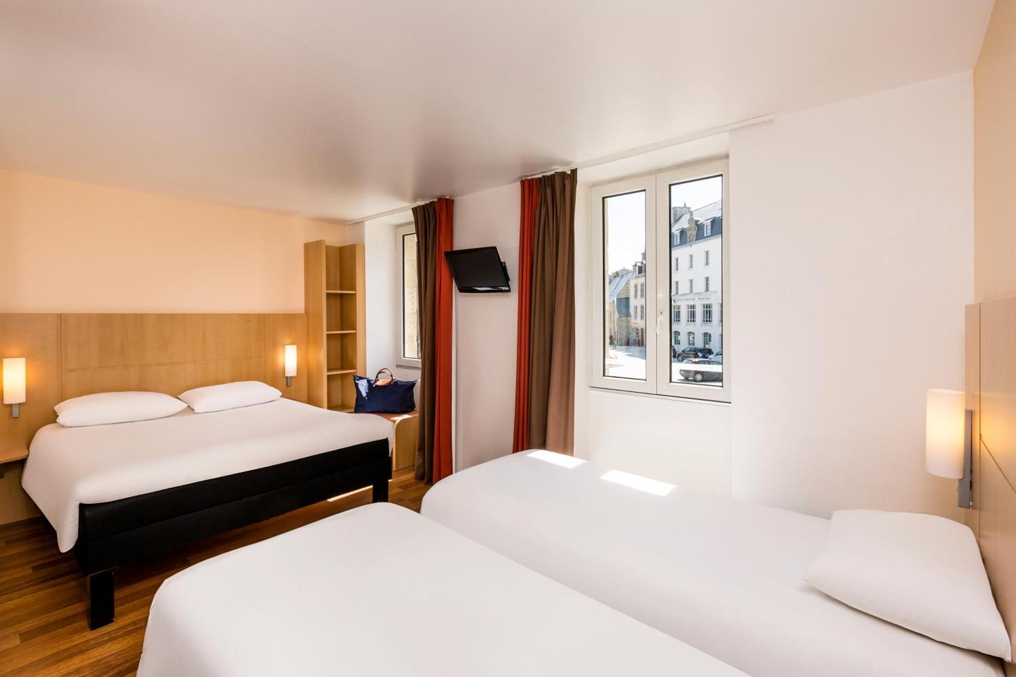 Standard Room with One Double Bed and Two Single Beds