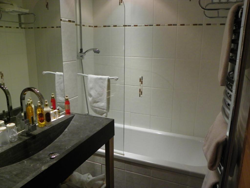 Two Connecting Double Rooms with South View