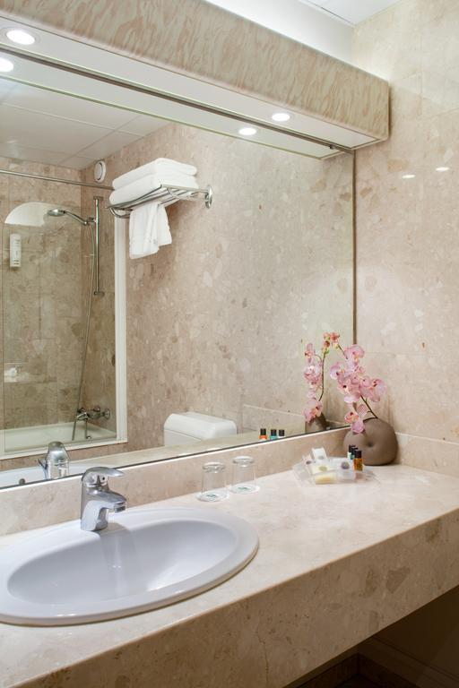 Classic Double Room with Two Double Beds