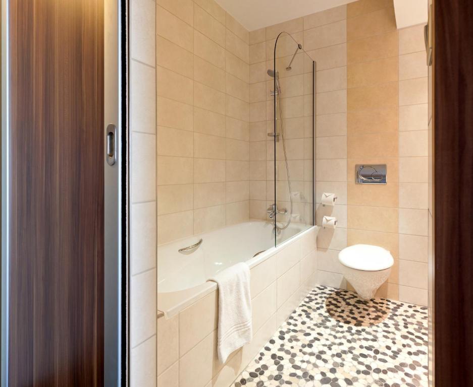 Camera Quadrupla Executive con 1 Letto Queen-Size e 2 Letti Singoli