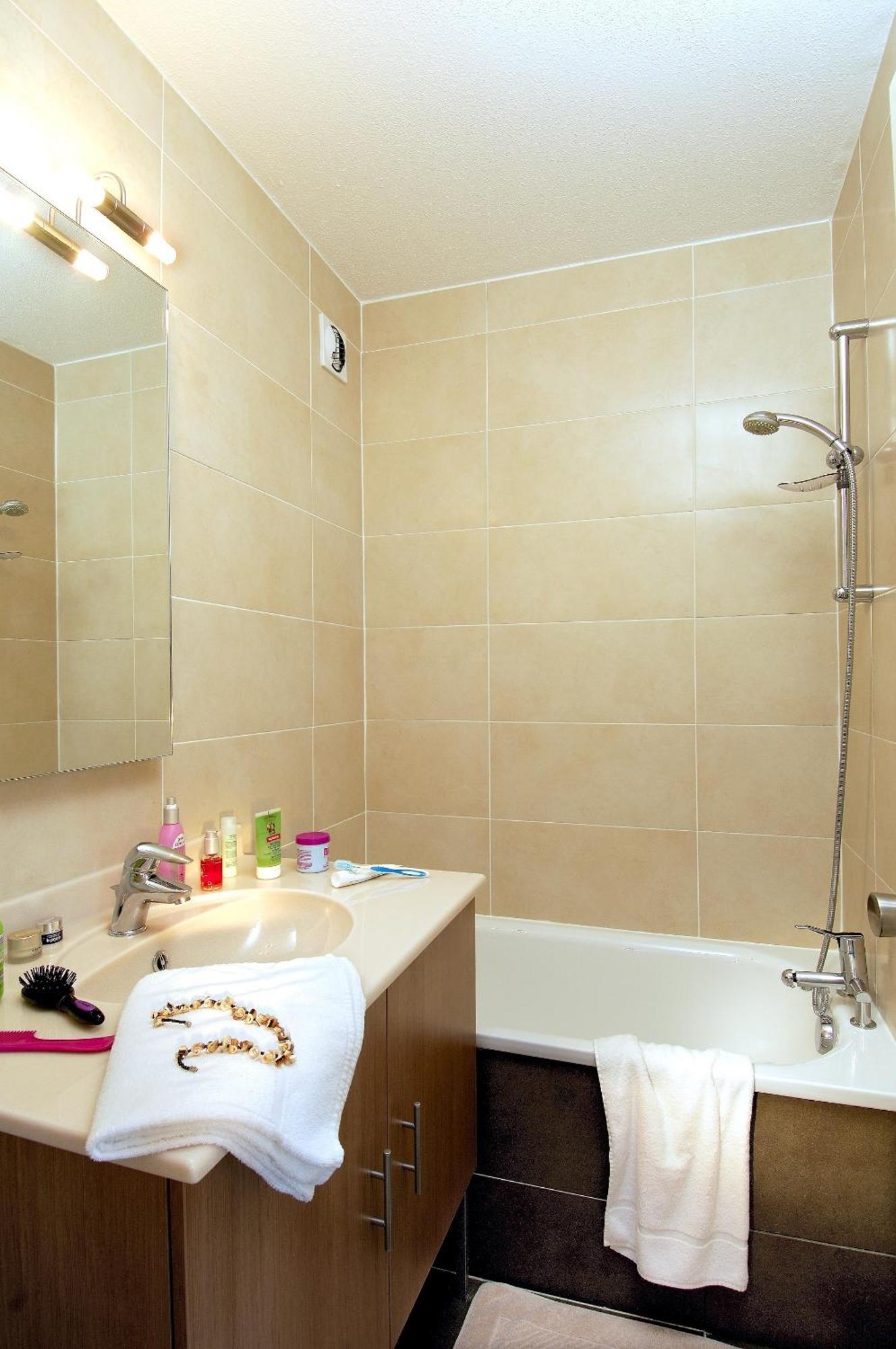 2-Room Apartment Level 1 or 2 / 4 to 5 people