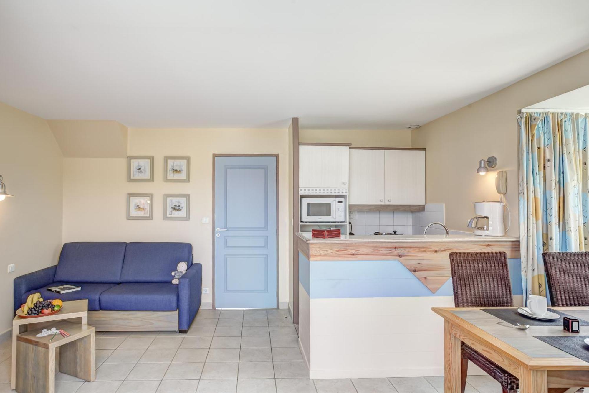 Two-Bedroom House with Sleeping Alcove and Terrace (8 People)