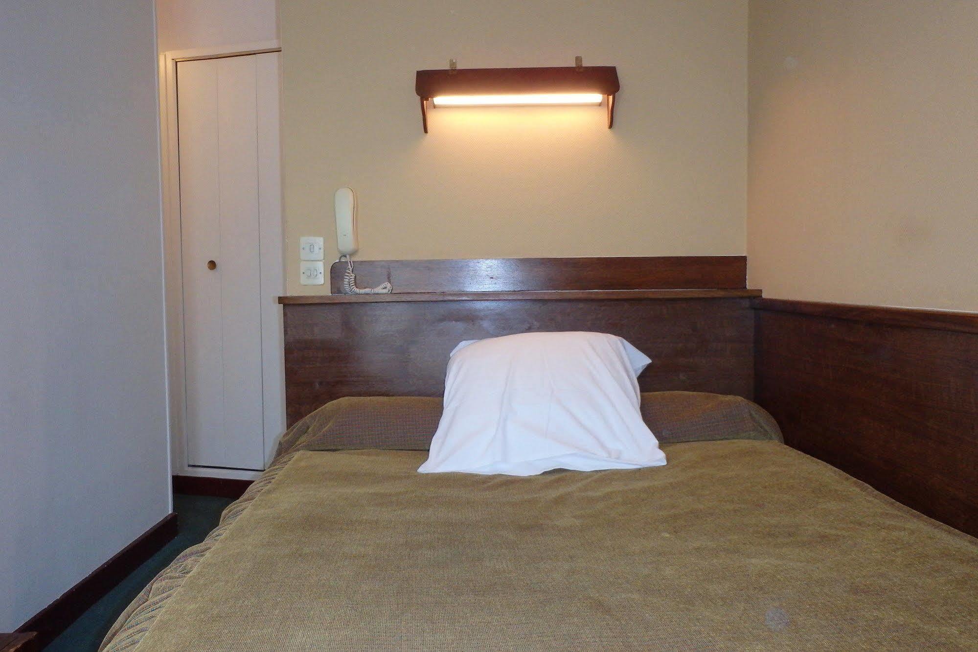Single Room Bathroom,687575973:JPEG