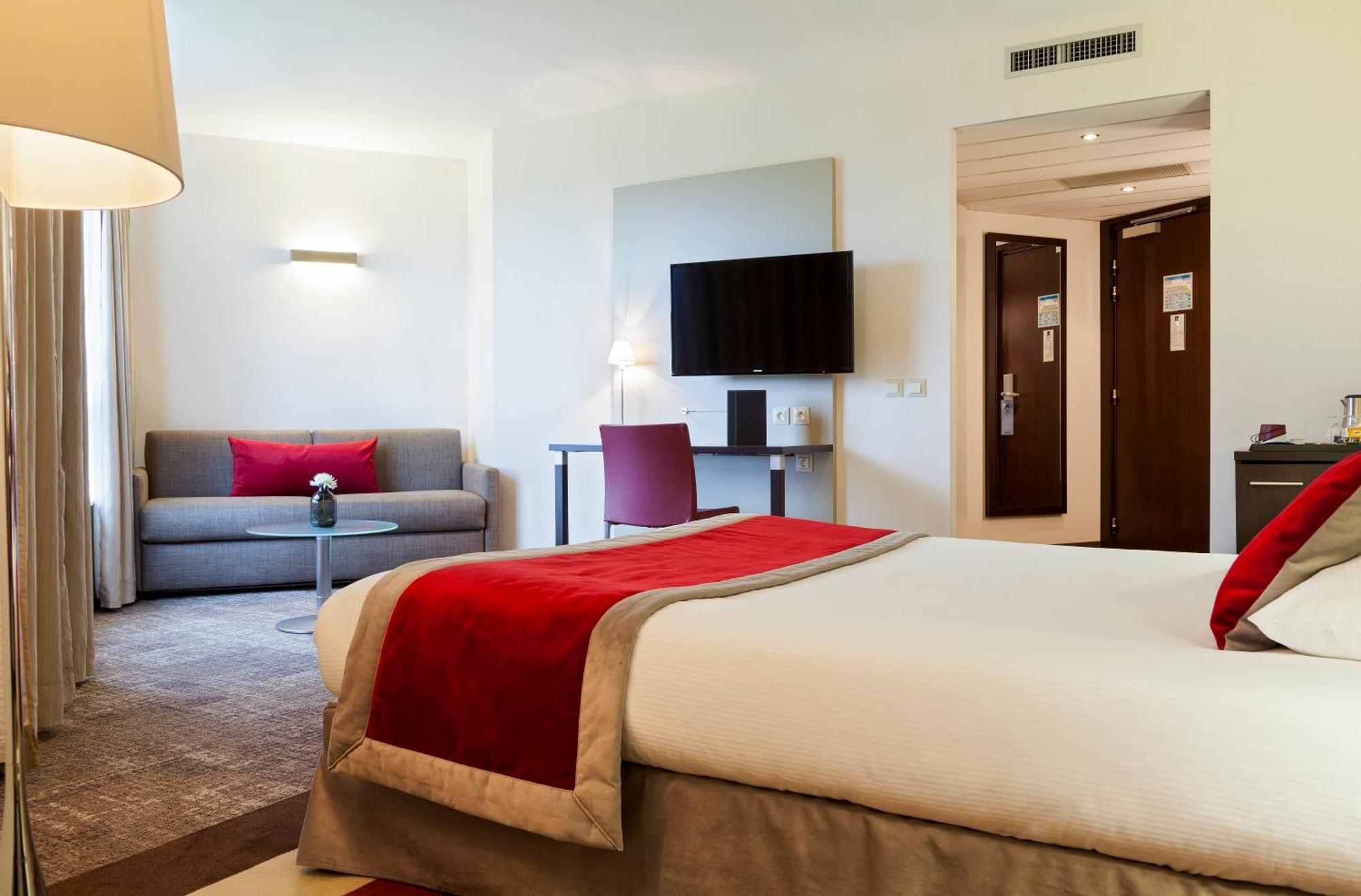 Premium Queen Room with Lake View and Sofa Bed