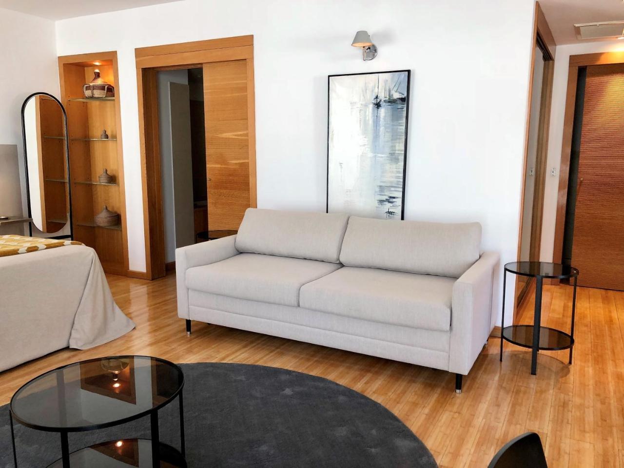 Deluxe Suite located on the Port (5 minutes driving with private parking)