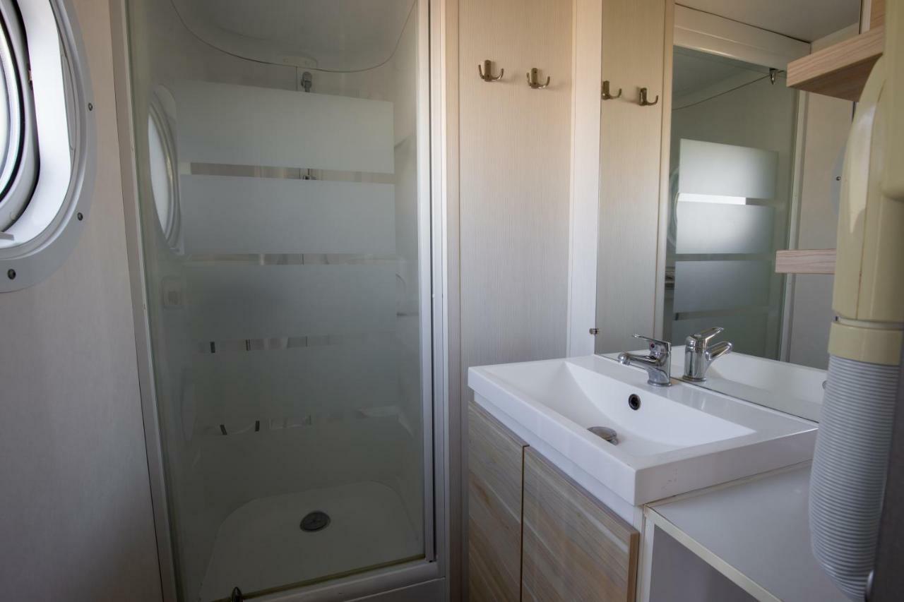 Standard Three-Bedroom Mobile Home,806806002:JPEG