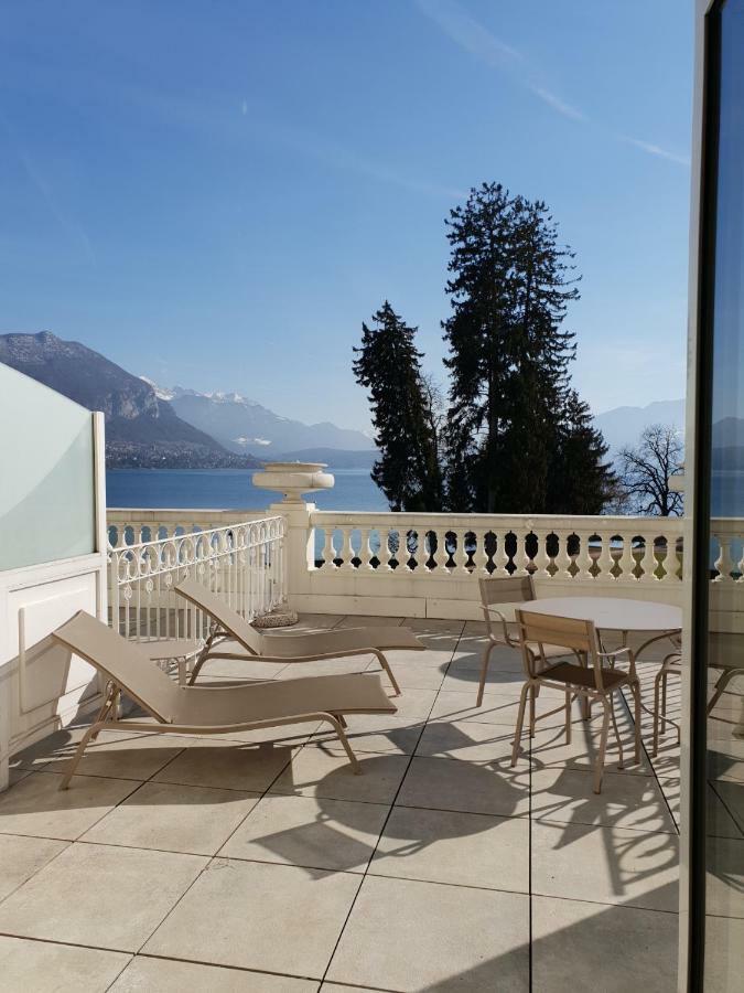 Deluxe Lake Room with Terrace - Spa Access Included - Reservation Needed
