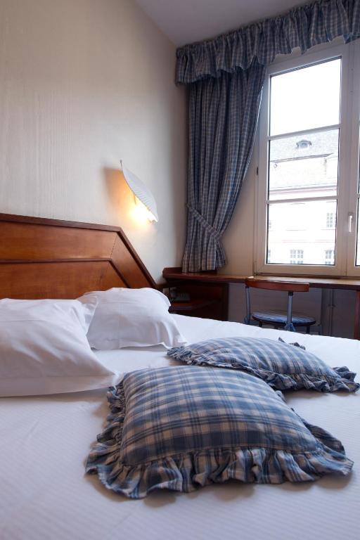Gemütliches Einzelzimmer mit französischem Doppelbett
