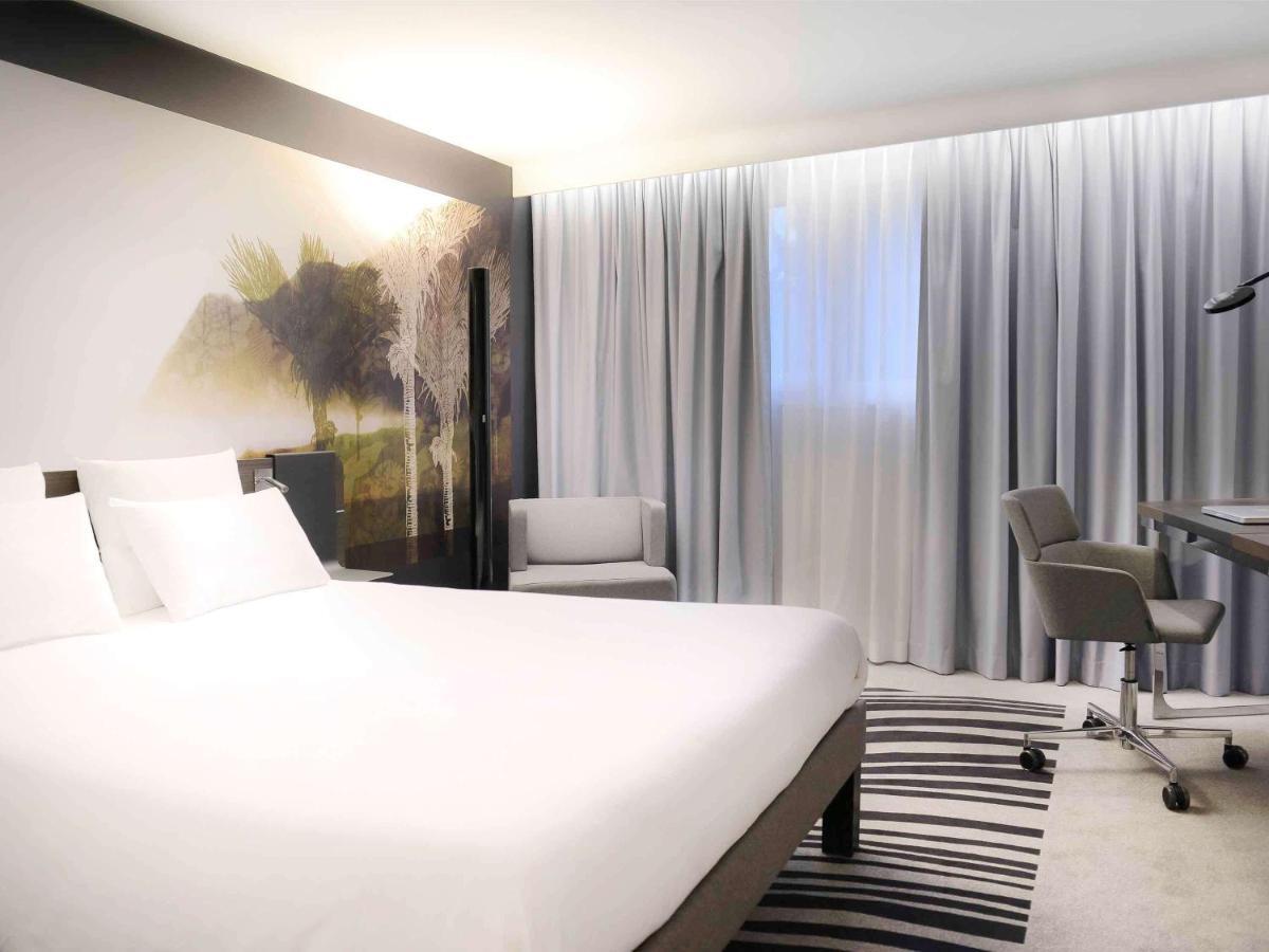 Executive Queen Room with Single Sofa Bed