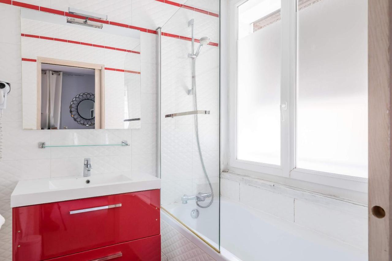 Double Room Standing