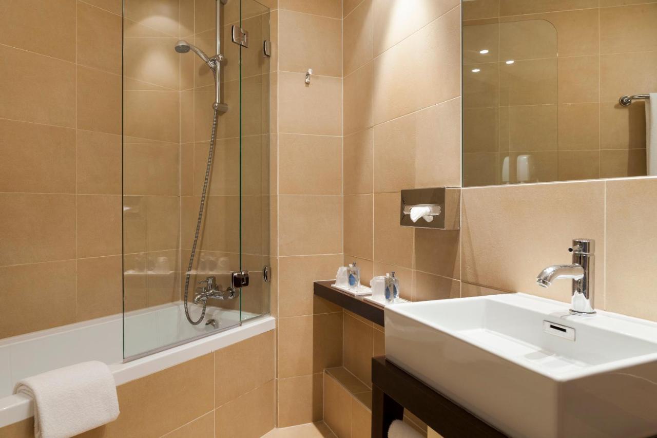 Standard Zimmer mit Kingsize-Bett Stadtblick