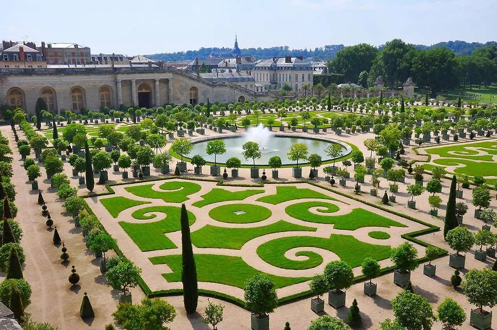 Airelles Chateau De Versailles-1