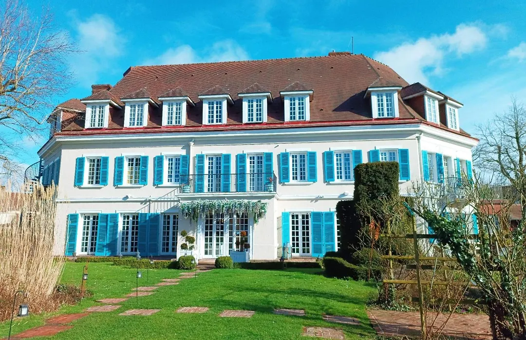 Chateau De Montreuil-1
