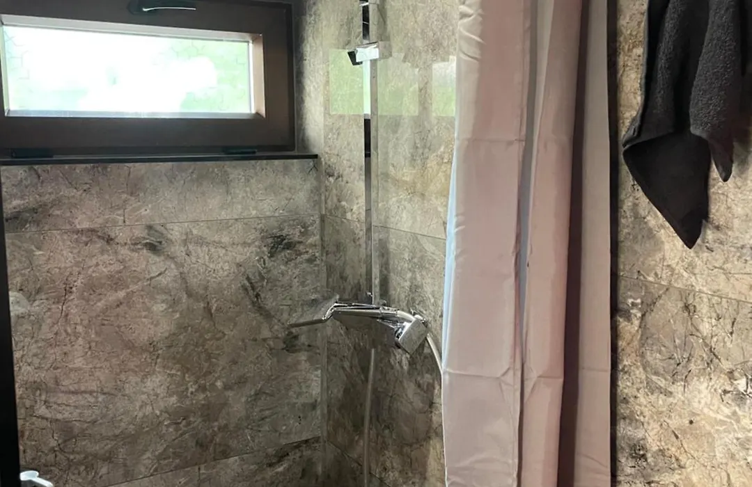 Jacuzzi Love Room-1