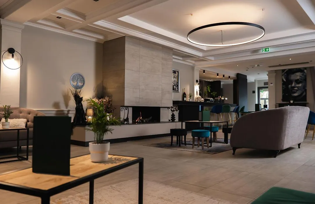 Logis Hotel & Restaurant - Les Tuileries-1