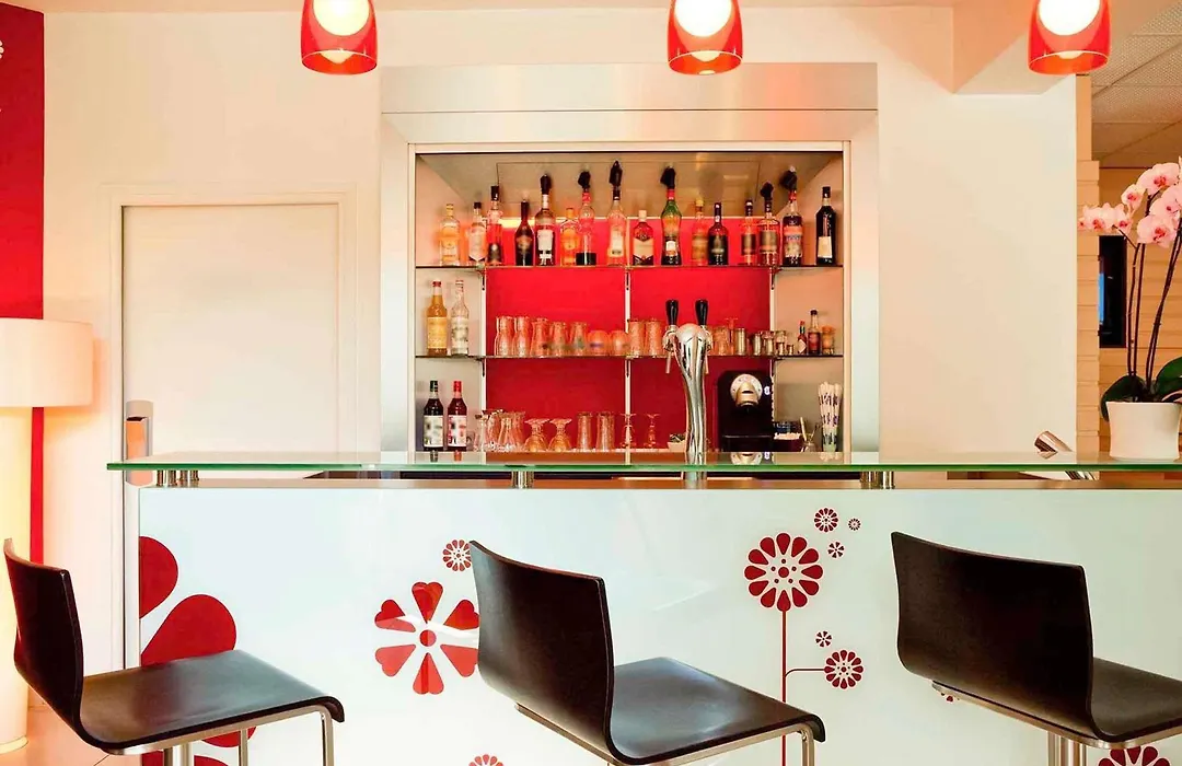 Ibis Senlis-1