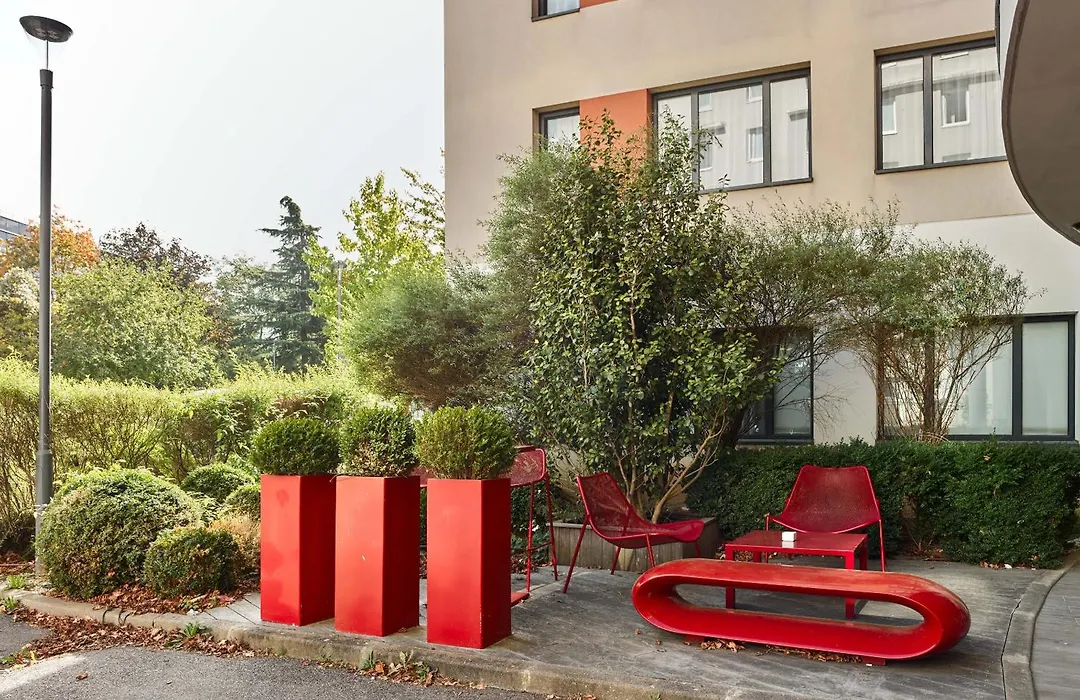 B&B Hotel Velizy Est-1