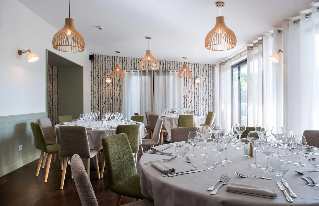 Logis Hotel Tante Yvonne & Son Restaurant Semi-Gastronomique - Lyon Nord-1