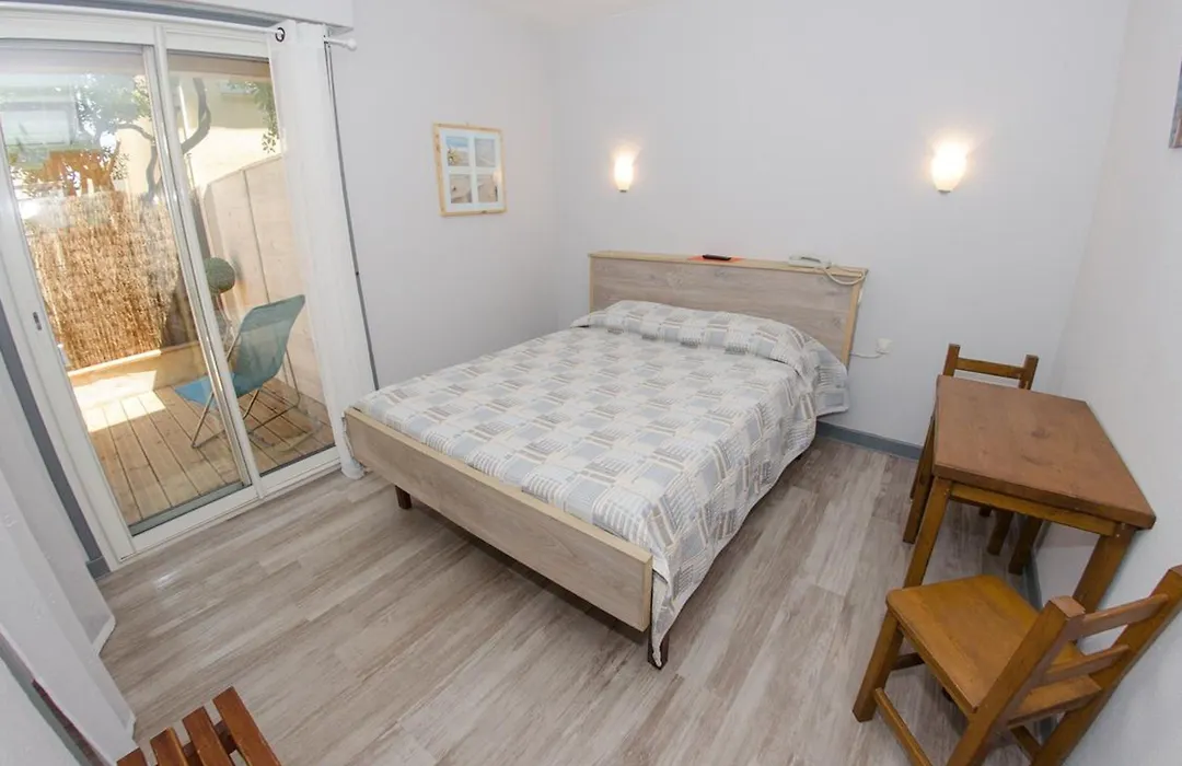 Hotel De La Plage-1