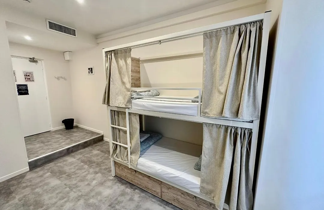 Hostel Meyerbeer - Rooms And Apartments-1