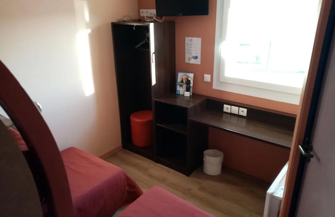 Brit Hotel St-Quentin/Nord-1