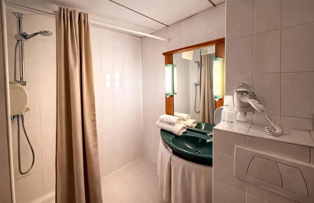 Brit Hotel Calais-1