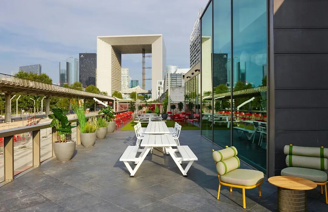 citizenM Paris La Défense-1