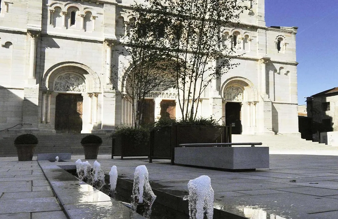 Hotel Mercure Macon Bord De Saone-1