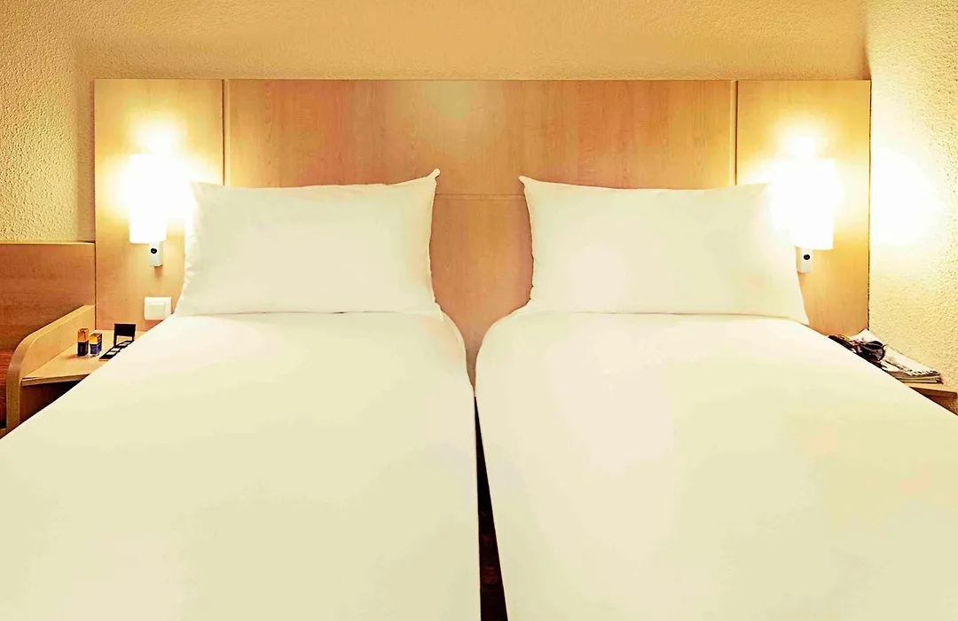 Ibis Abbeville-1