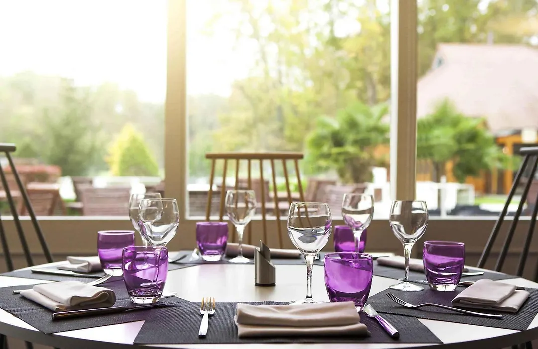 Novotel Fontainebleau Ury-1