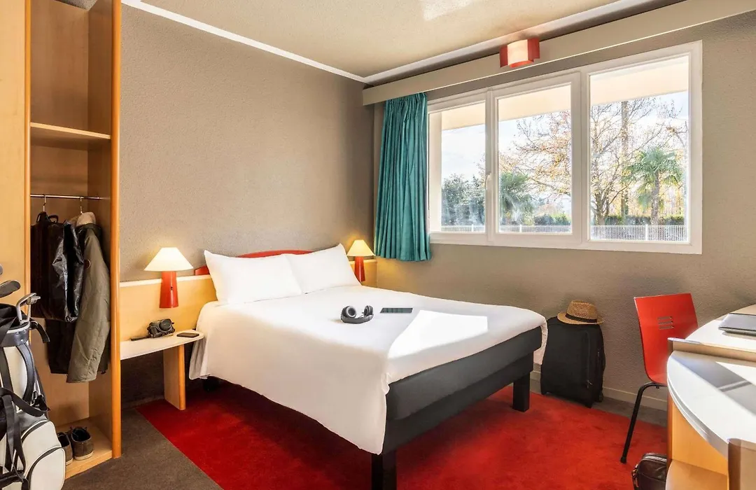 Ibis Tarbes Odos-1