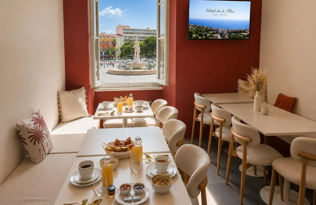 Hotel De La Mer-1