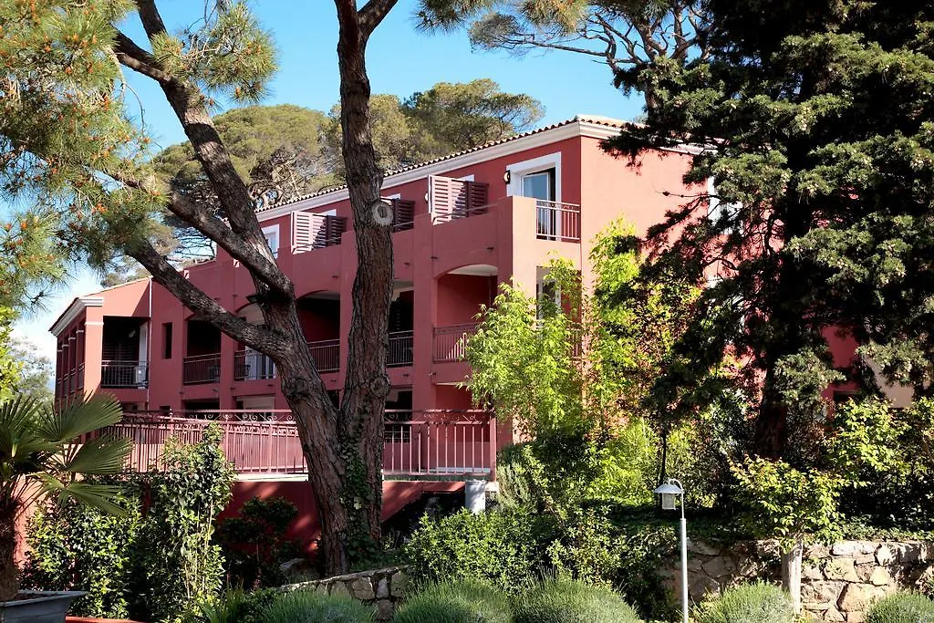 Le Chateau Des Artistes-1