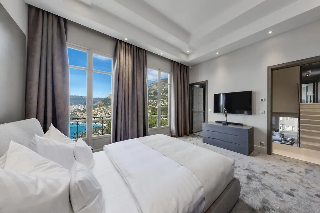 Luxurious Villa Overlooking Monaco-1