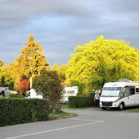 Camping Paris Beau Village-3