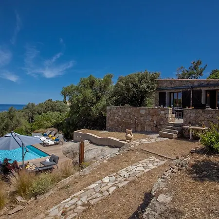 Villa Bodri, Maison En Pierre Avec Vue Mer Et Piscine Chauffee-2